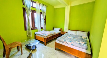 Sang dorje homestay Room Type - Twin bed deluxe room with balcony
