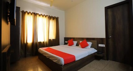 HOT N FAST HOTEL Room Type - Deluxe Room