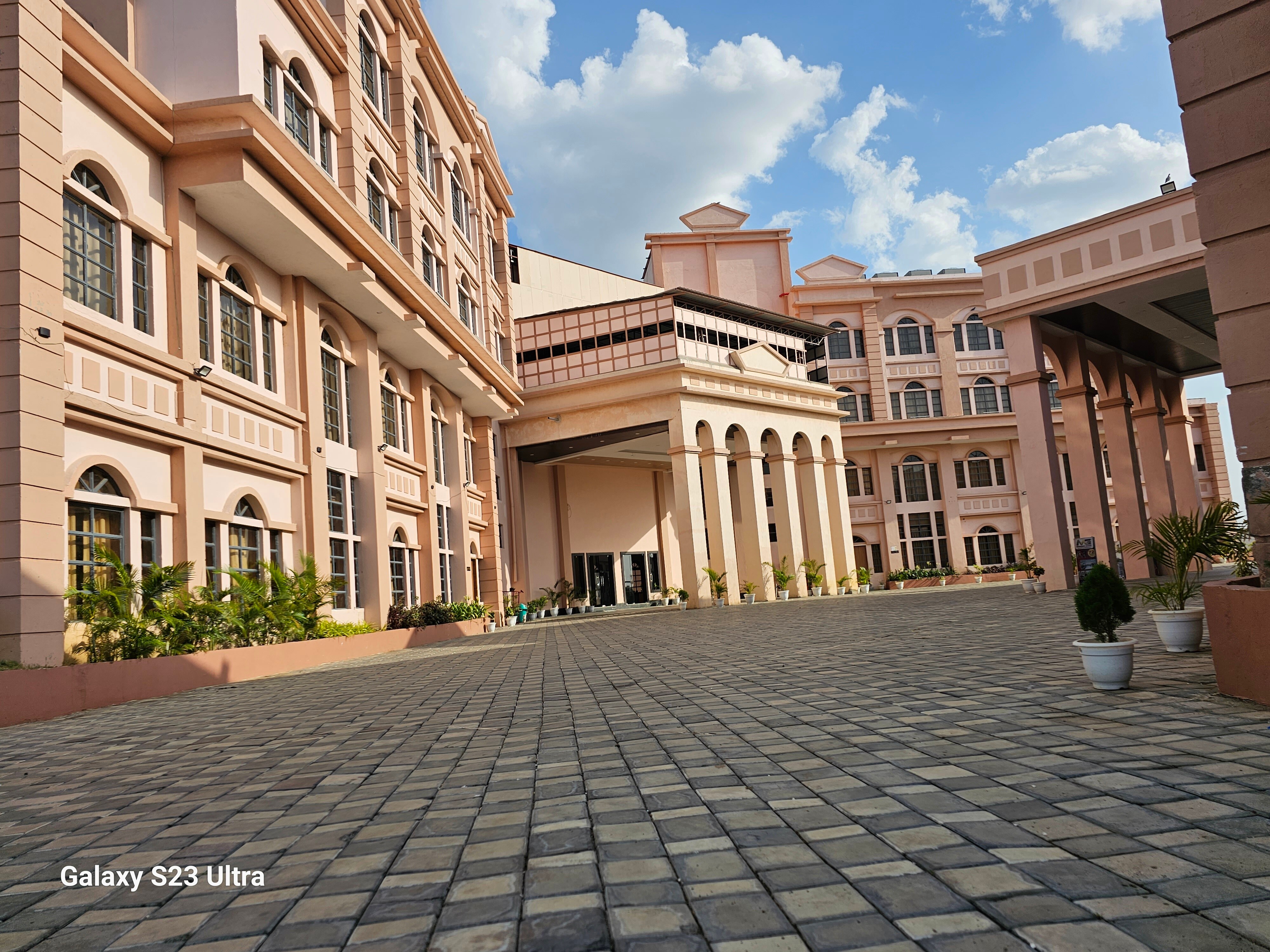 MAGADHAM GRANDE RESORT AND BANQUETS - Tap to explore photos