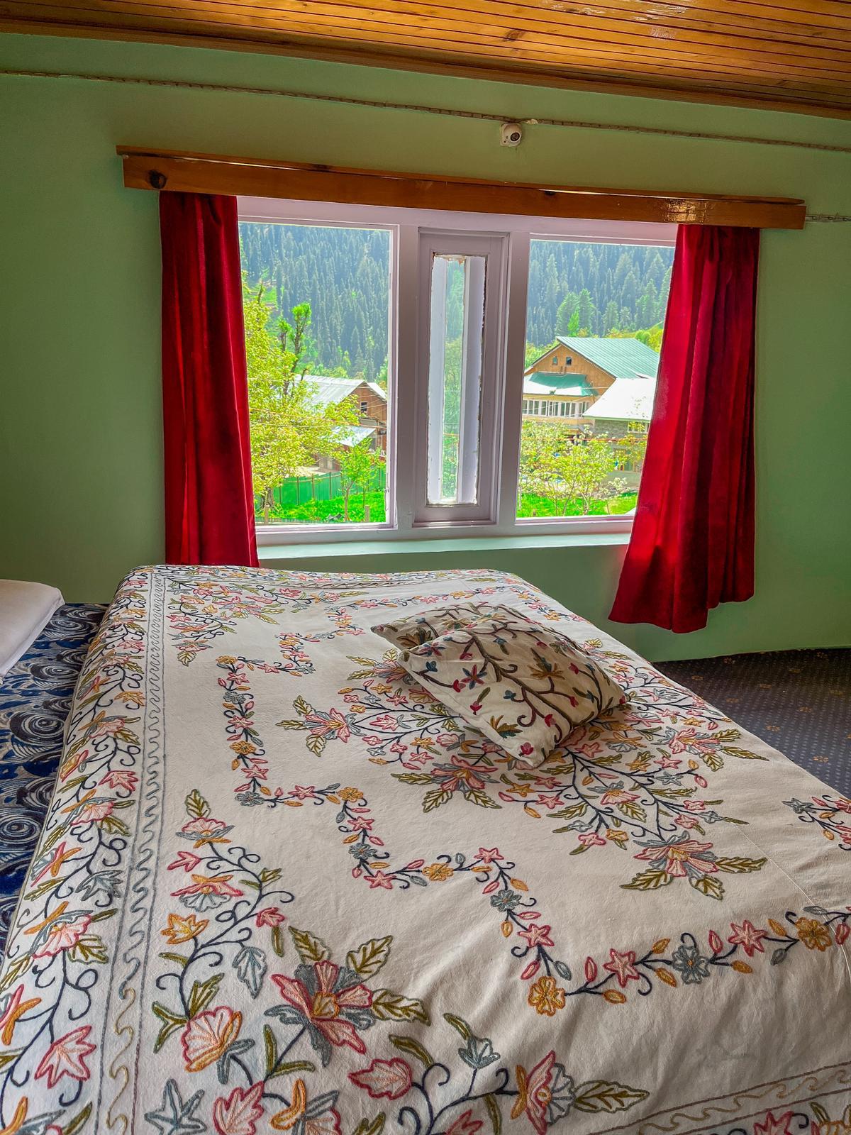 Friends Guesthouse Pahalgam - Tap to explore photos