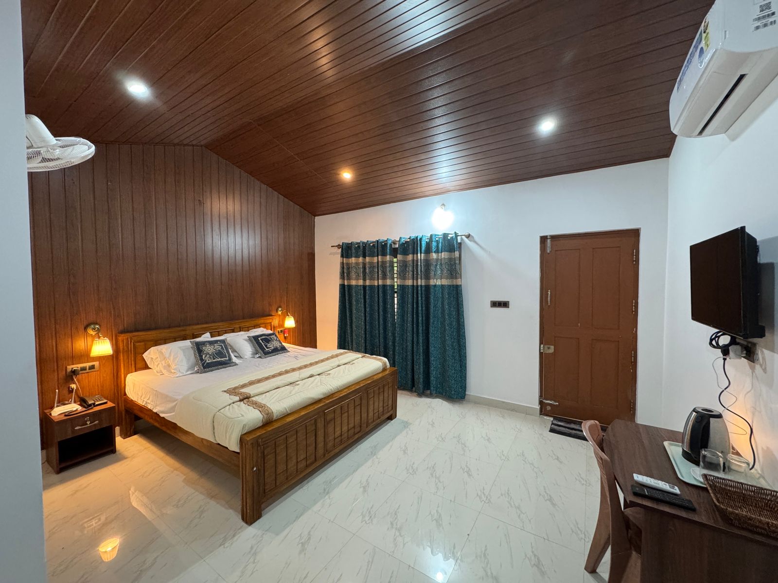 Manuvan Home Stay - Tap to explore photos