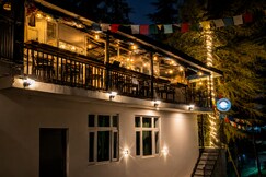 Photos of Hogwards Bunks & Cafe | by the Stream