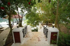 River View Pool Cottage Mace