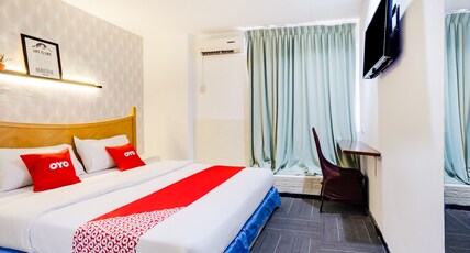 OYO 89652 Bjorn Boutique Hotel Room Type - Deluxe King