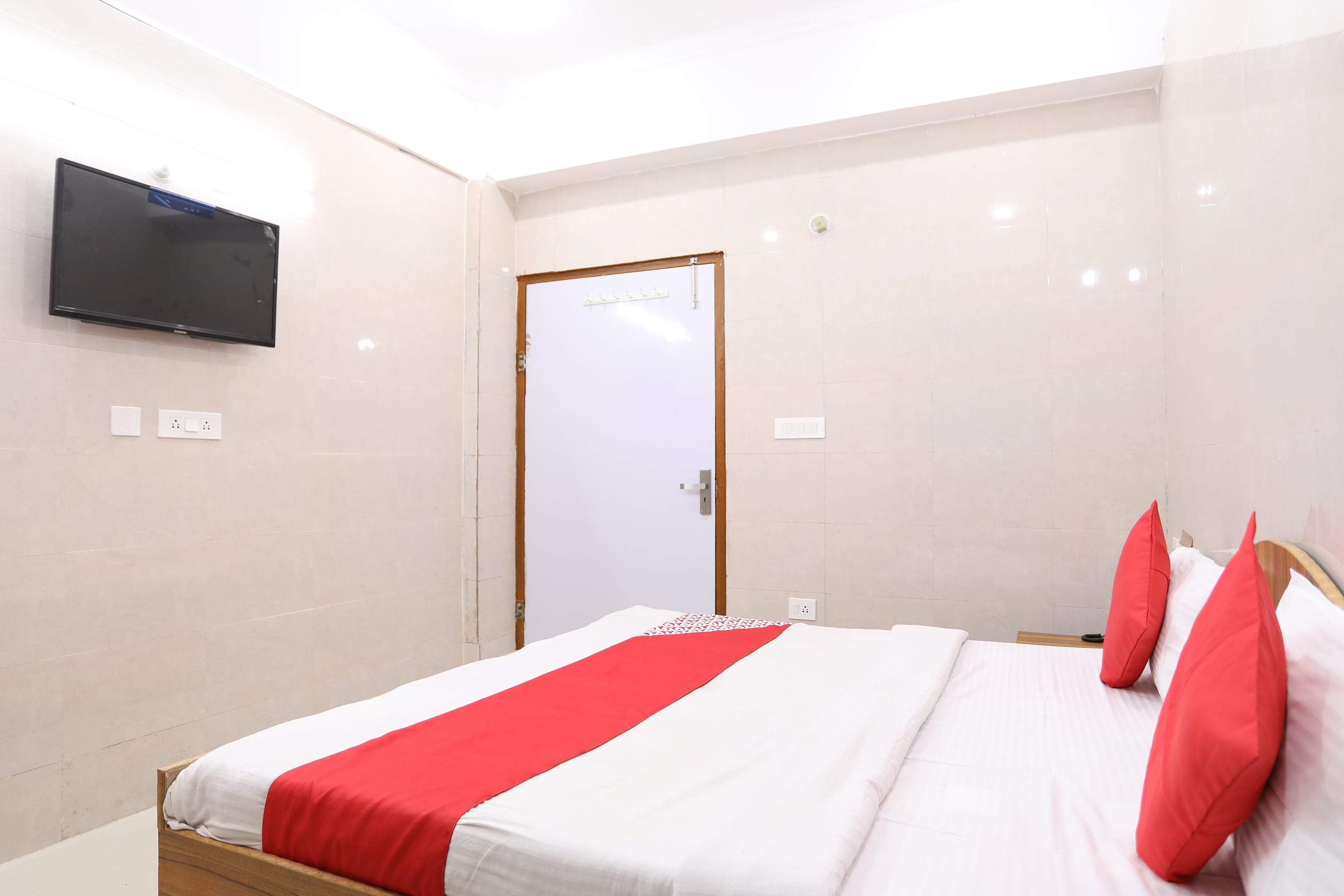Hotel O Shree Raghuvar Dham - Tap to explore photos