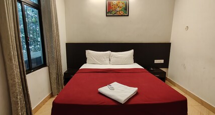 Royal Park Room Type - DELUXE DOUBLE ROOM