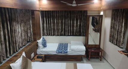 Hotel Dreamland Chandkheda Room Type - Four Bed AC Room