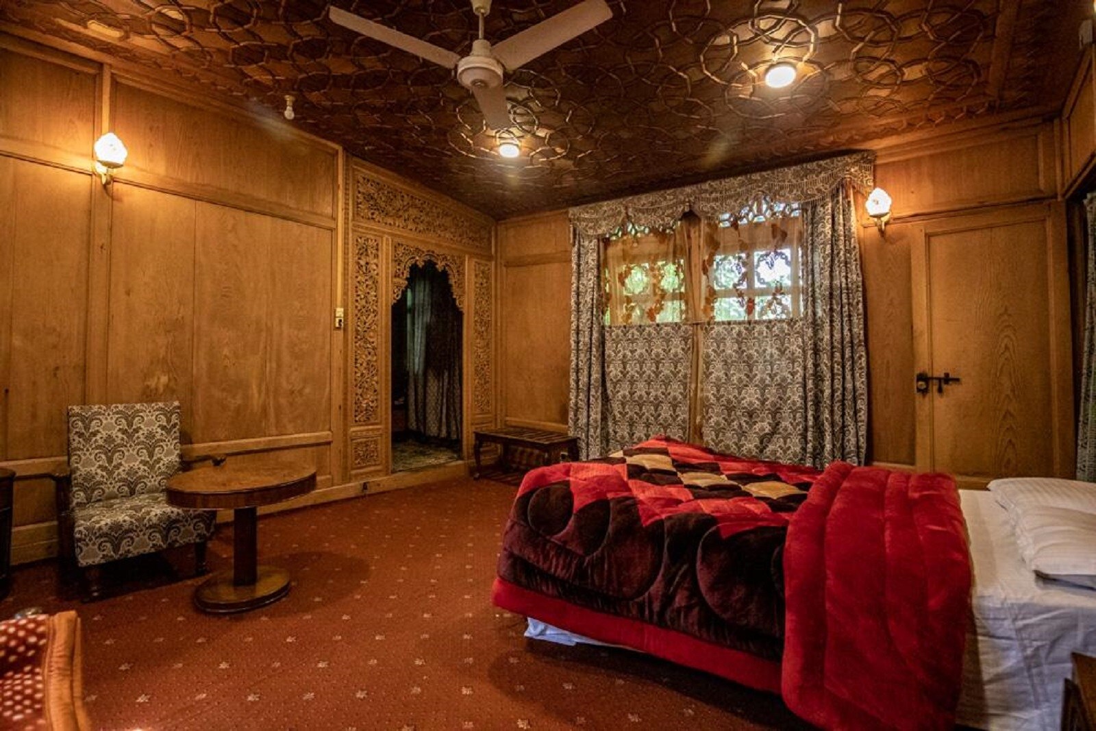 Kharpalace group of houseboats - Tap to explore photos