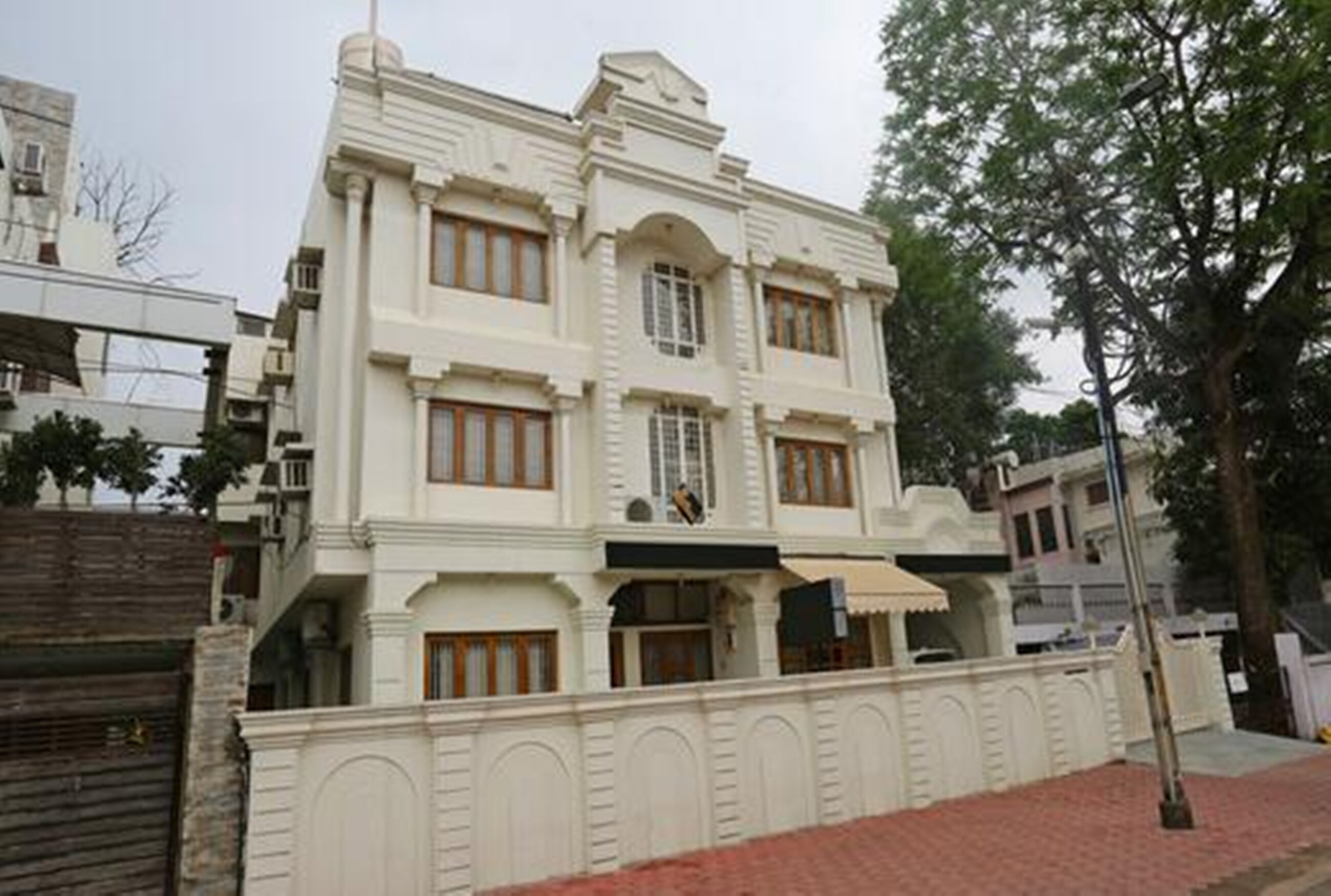 Hotel Vijay Palace - Tap to explore photos