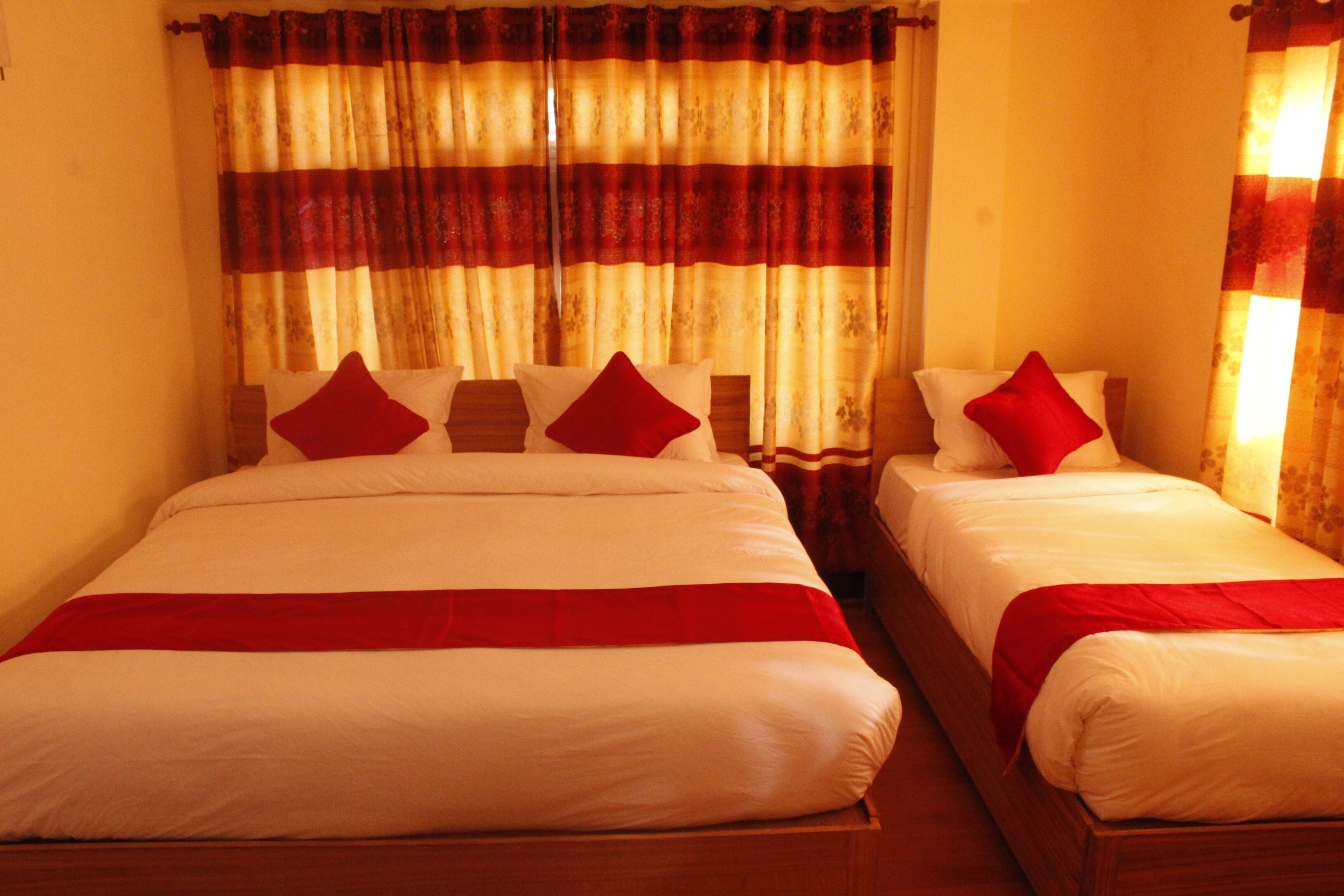 Mountain Backpackers Hostel - Tap to explore photos