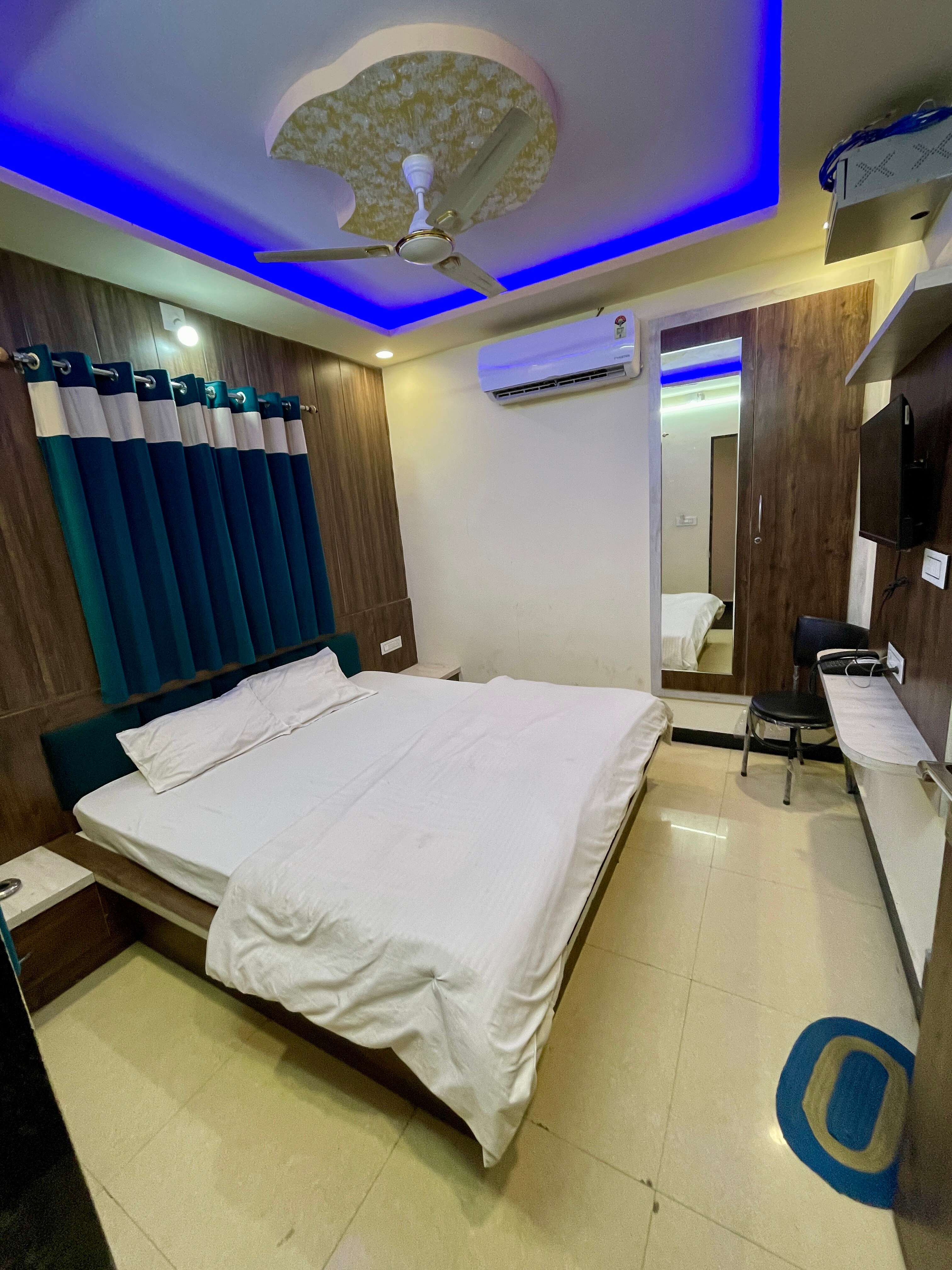 Hotel Sagar Inn - Tap to explore photos