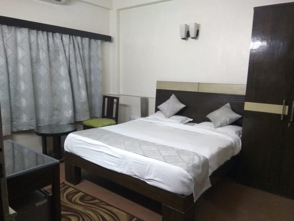 Rockwood Hotel - Tap to explore photos