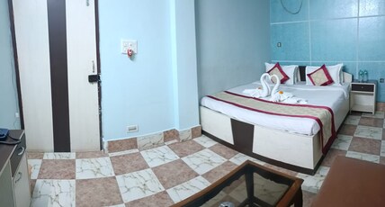 Hotel Emblic Room Type - Deluxe Double Bed AC