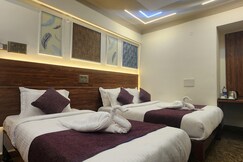 Hotel Maitreya inn Near CMC Hospital, VIT College, Sripuram Temple, Naruvi Hospital