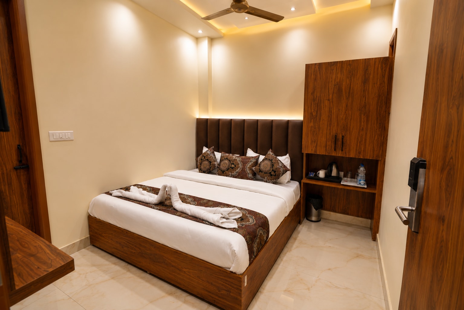 HOTEL AMRIT GOLD - Tap to explore photos