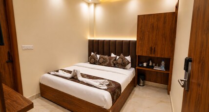 Hotel Amrit Gold - 2 Minutes Walk from Golden Temple Room Type - Deluxe Room