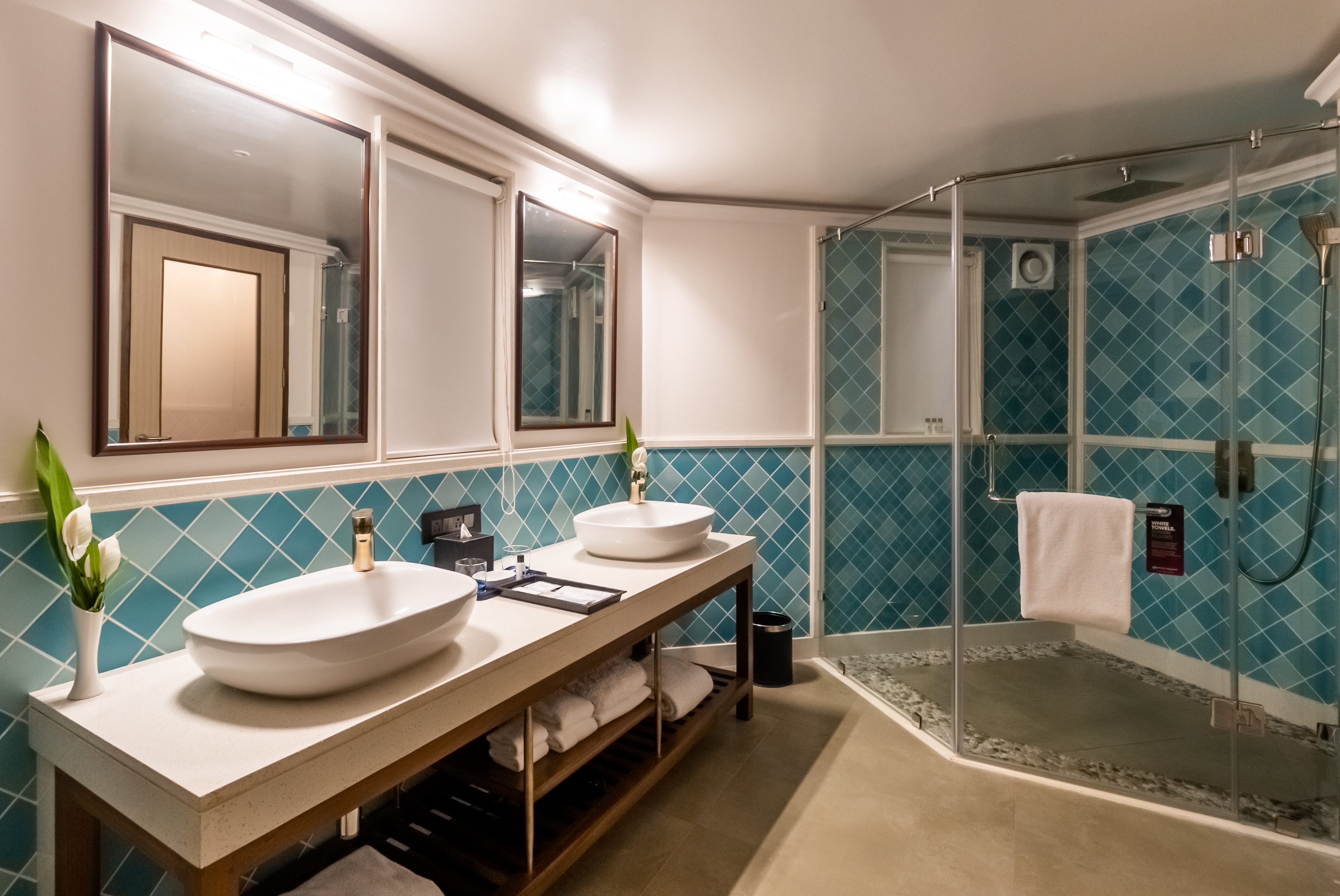 Planet Hollywood Beach Resort - Tap to explore photos