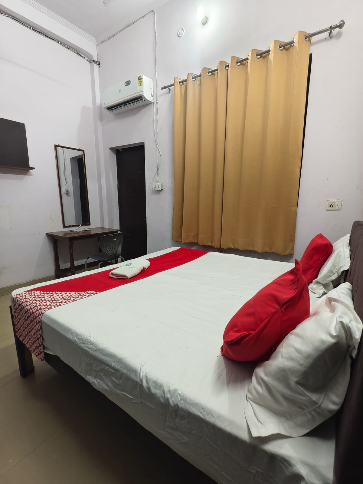 Bareilly Guest House - Tap to explore photos