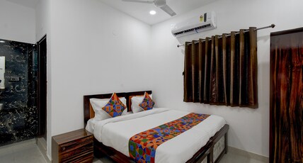 FabHotel SVR Lavish Lounge - Raheja Mindspace, Hitech City Room Type - Deluxe Room