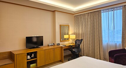 Hilton Garden Inn Hanoi Room Type - KING BED ROOM CITY VIEW