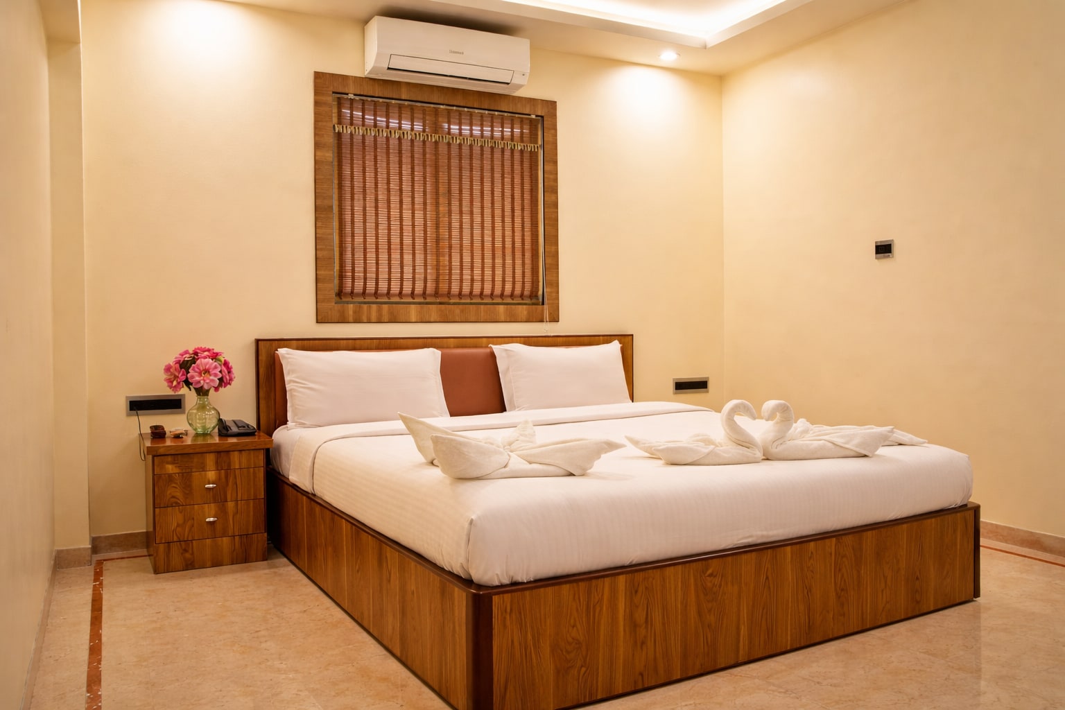 Hotel Benzy Palace, Near Mumbai International Airport - Tap to explore photos