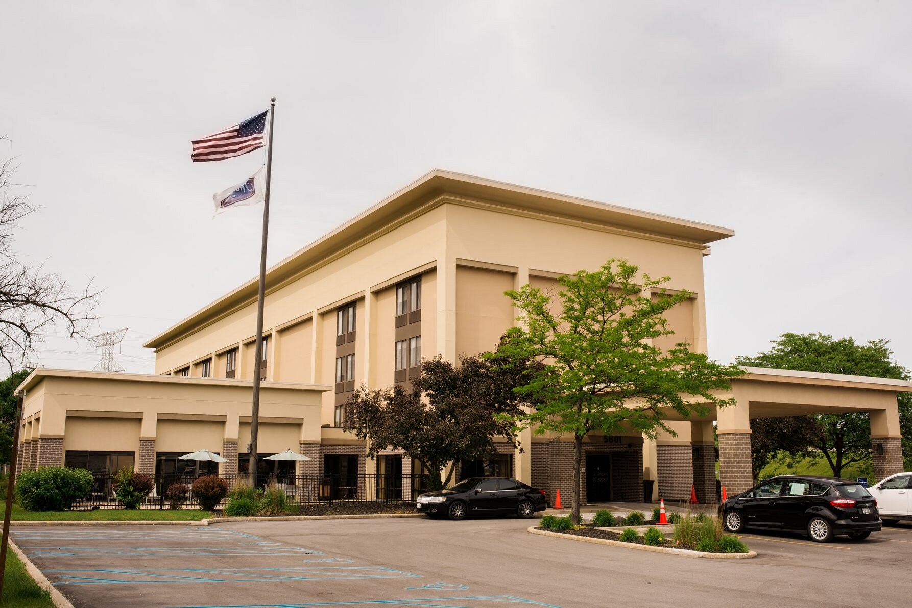 Hampton Inn Milwaukee Northwest - Tap to explore photos