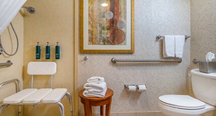 DoubleTree by Hilton Hotel Jefferson City Room Type - 2 DOUBLE BEDS NONSMOKING