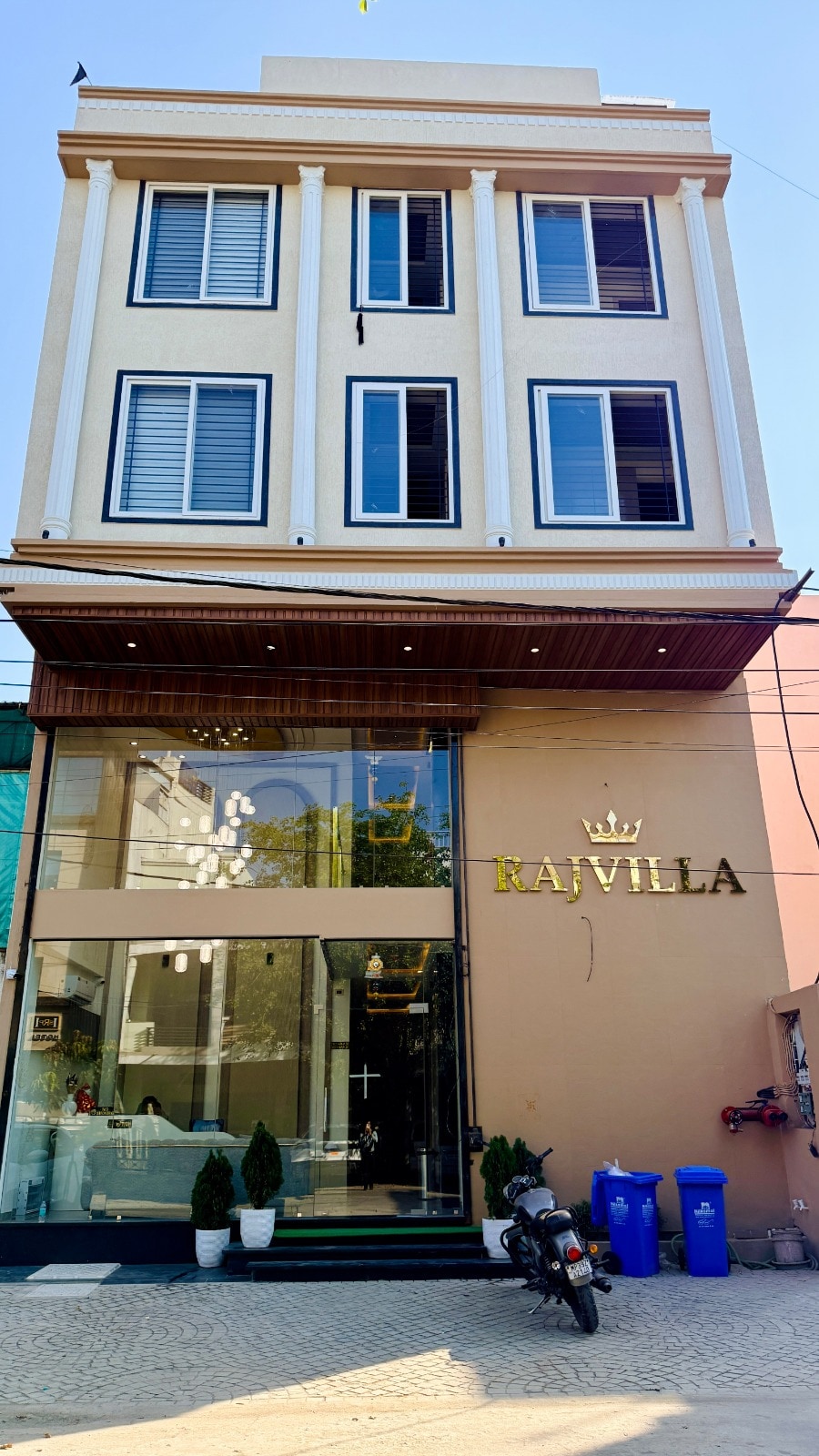 Hotel Raj Villa - Tap to explore photos