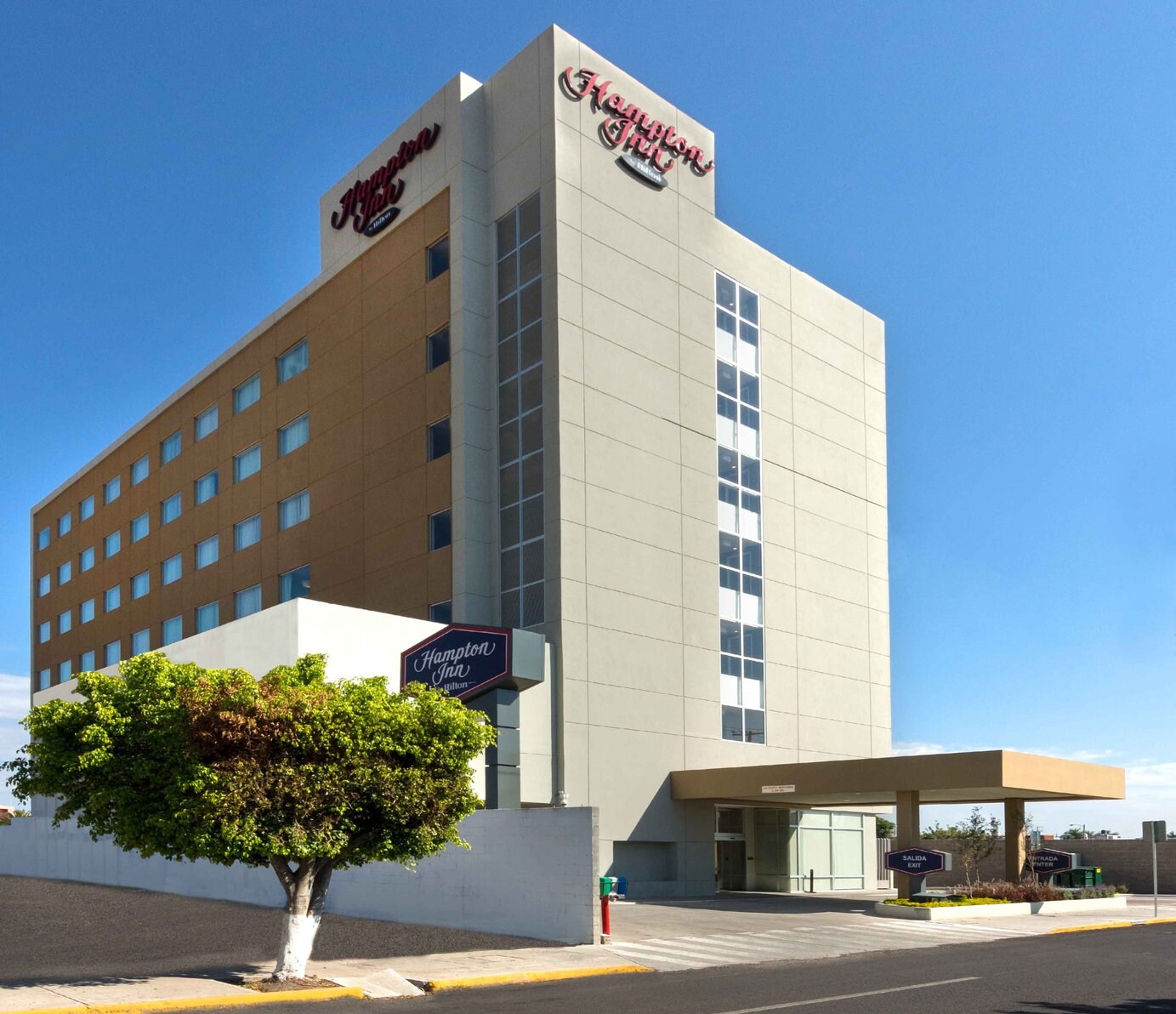Hampton Inn by Hilton Irapuato - Tap to explore photos
