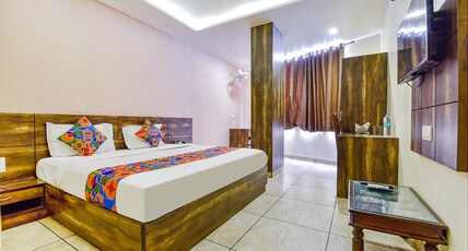 FabHotel Padmawati Palace - Near Elements Mall Room Type - Deluxe Room FabHotel Padmawati Palace - Near Elements Mall Room Type - Deluxe Room