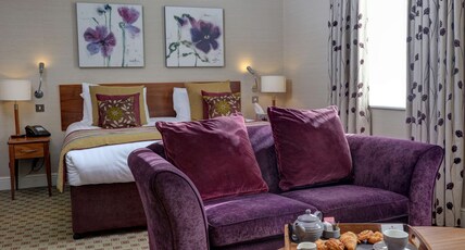 The Bull Hotel, Sure Hotel Collection by Best Western Room Type - Suite-1 King Bed, Non-Smoking