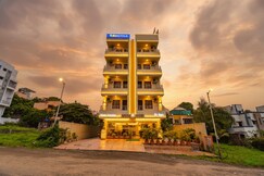 FabHotel Mountain High Inn - Nr. Lifeline Hospital