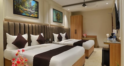 Maya Cottage - 5 Mins from Railway Station and Connaught Place Room Type - Deulxe Family Four-Bed Room With City View free WI-FI