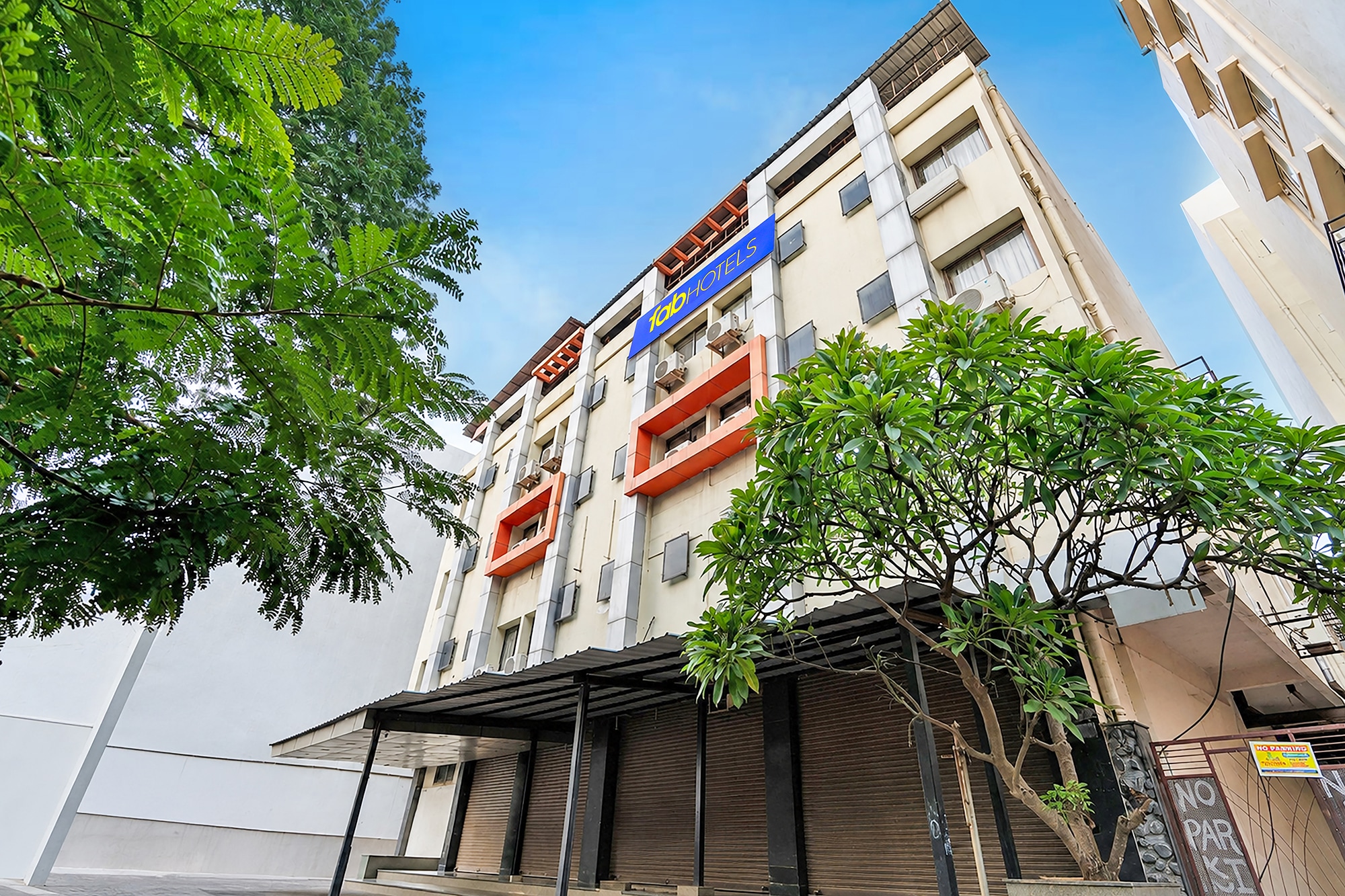 FabHotel Vaishanvi Palace - Tap to explore photos