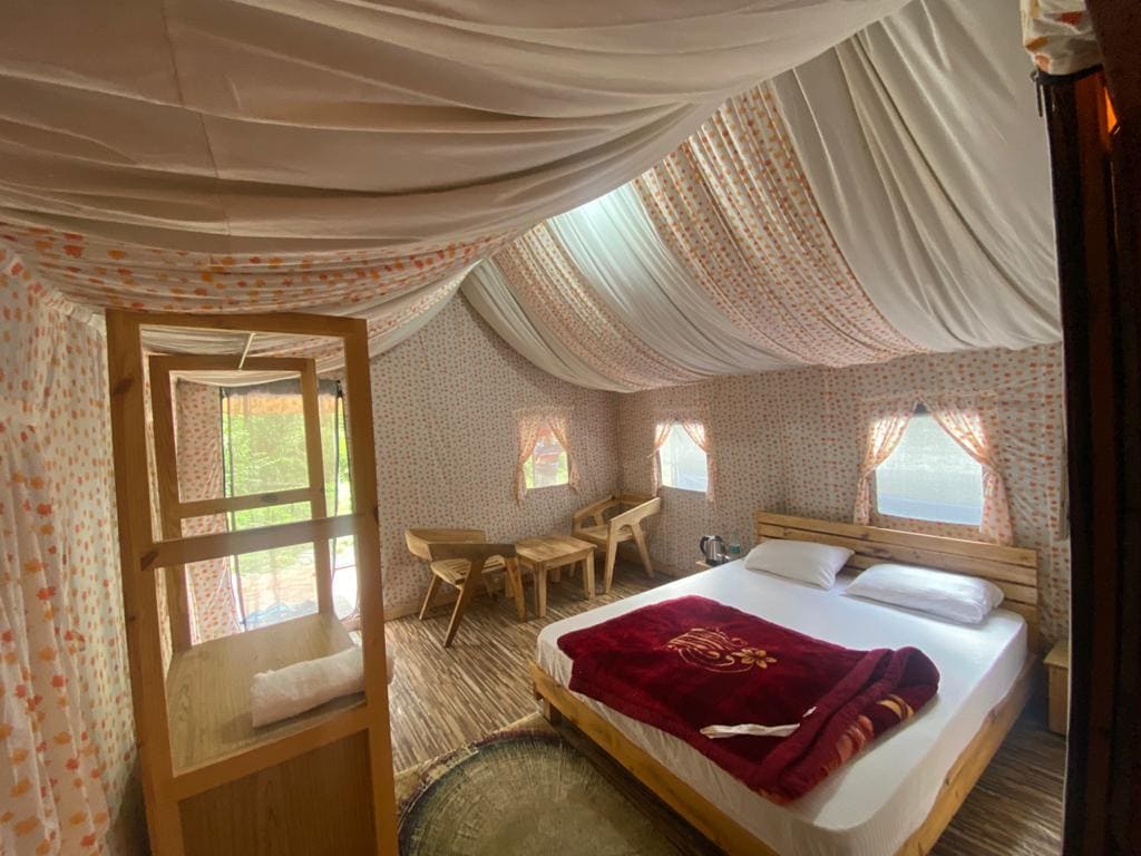 Tiger Fall Aquatic Camps | Swiss Tents - Tap to explore photos
