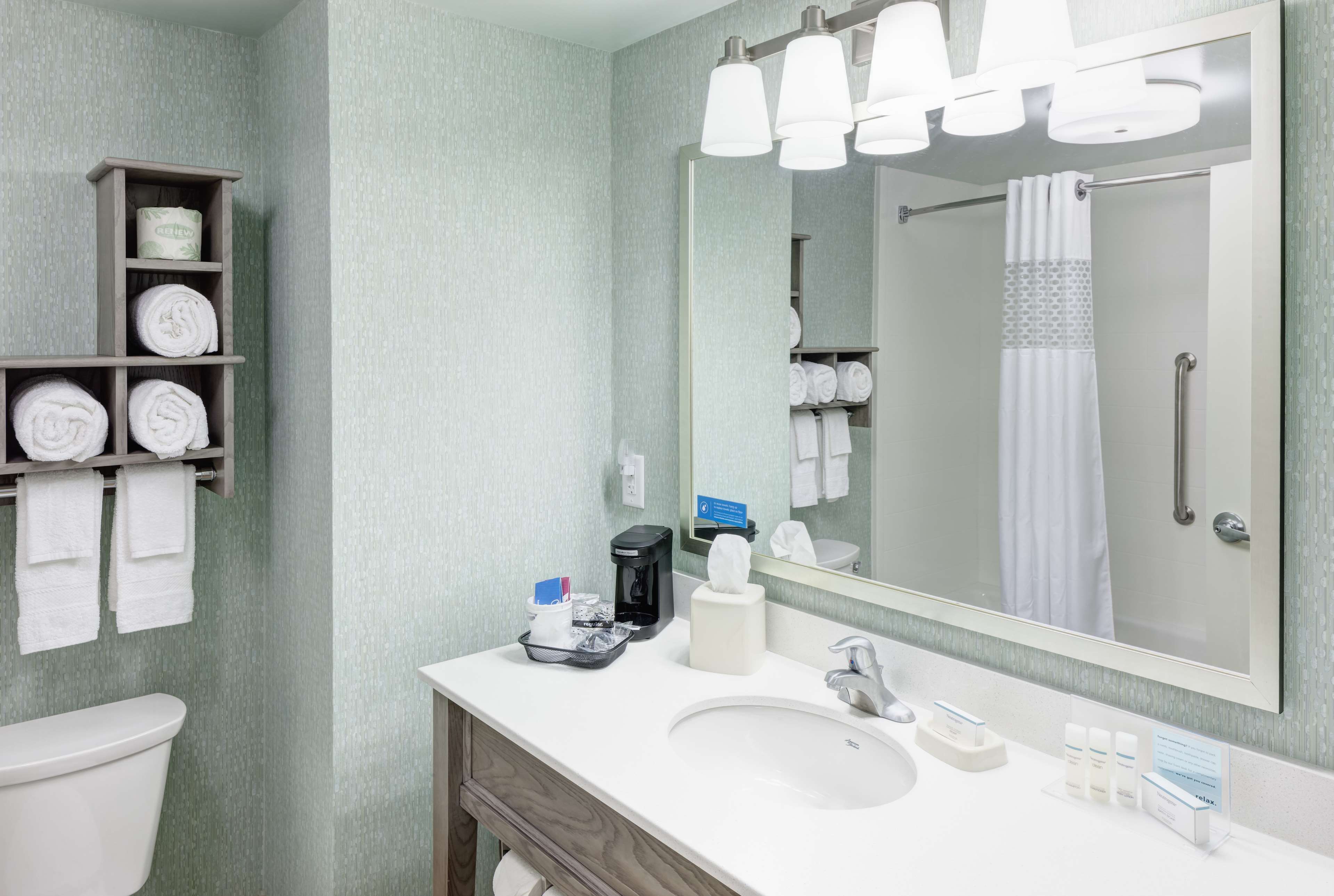 Hampton Inn & Suites by Hilton Carolina Beach Oceanfront - Tap to explore photos