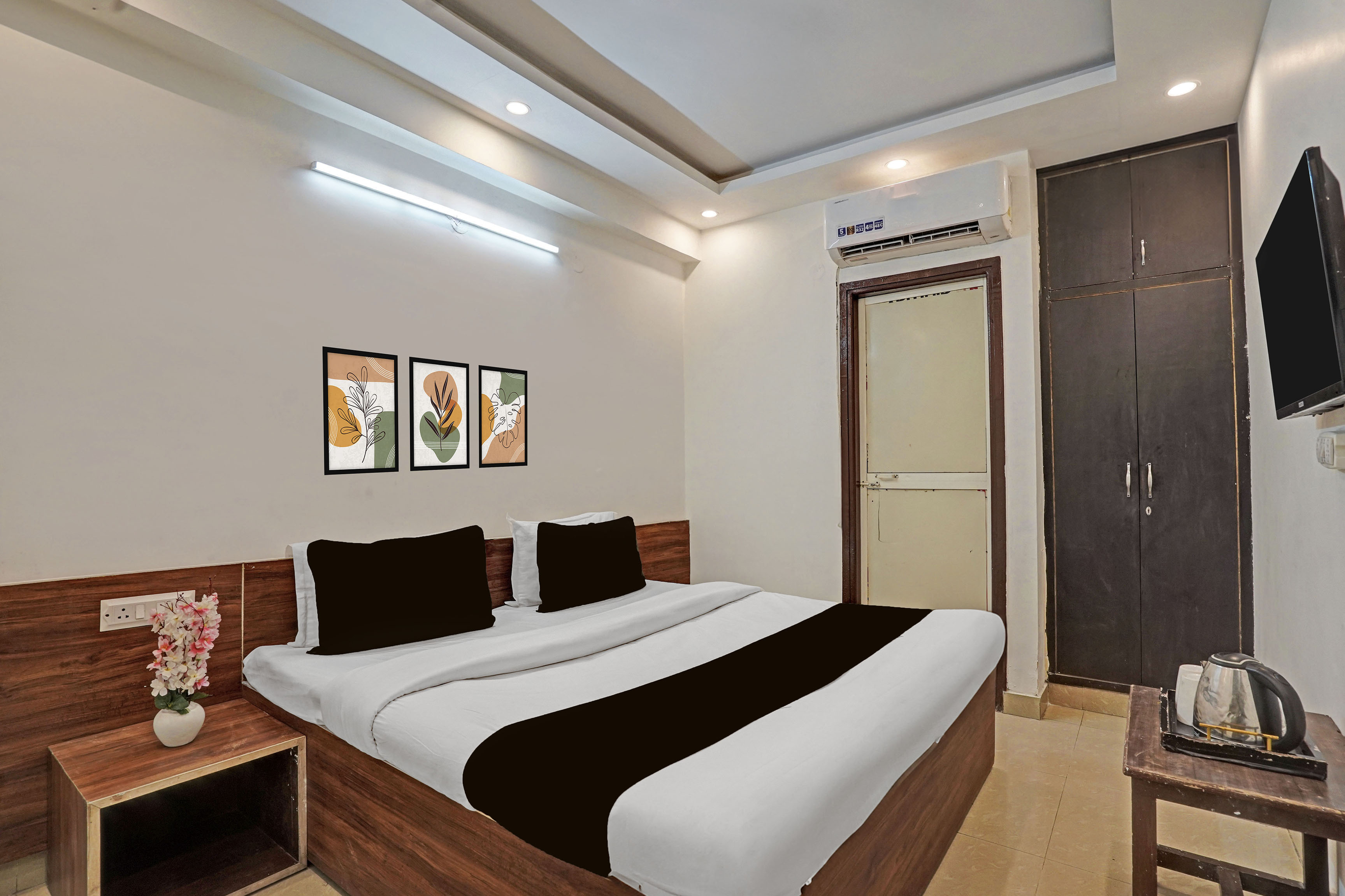 Super Hotel O Diamond Home Stay - Tap to explore photos