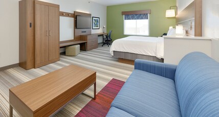 Holiday Inn Express & Suites Denton UNT- Twu Room Type - 1 King Bed Suite Addl Living Area