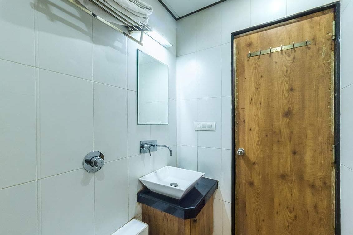Hotel Bhabha Kingstone - Tap to explore photos