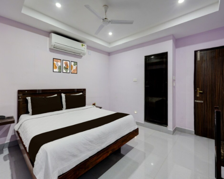 Townhouse Kozhencherry Formerly The Beige Hotel - Tap to explore photos