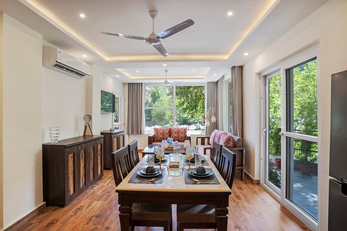 Plum Stays- Riverdale- 3BHK Semi- Lux Riverside Apartment - Tap to explore photos