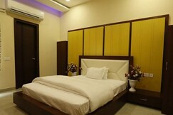 Hotel Janaks & Banquets