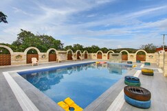GIR WILDTRACK LODGE - Into The Deep Wilds