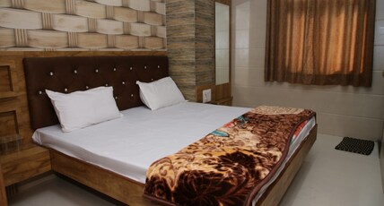 Al Sharif Manzil Room Type - Standard Non Ac Double Bed Room
