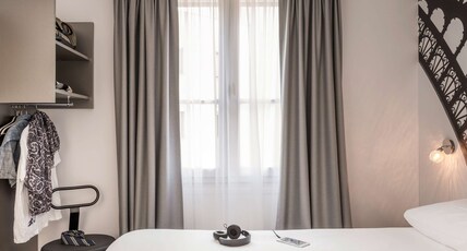 ibis Styles Paris Eiffel Cambronne Room Type - Standard Room with 1 large bed for 1 or 2 people ibis Styles Paris Eiffel Cambronne Room Type - Standard Room with 1 large bed for 1 or 2 people