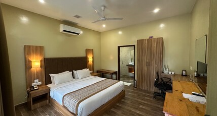 JUNGLECITI HOUSE Room Type - Deluxe Double or Twin Room with Outside Seating