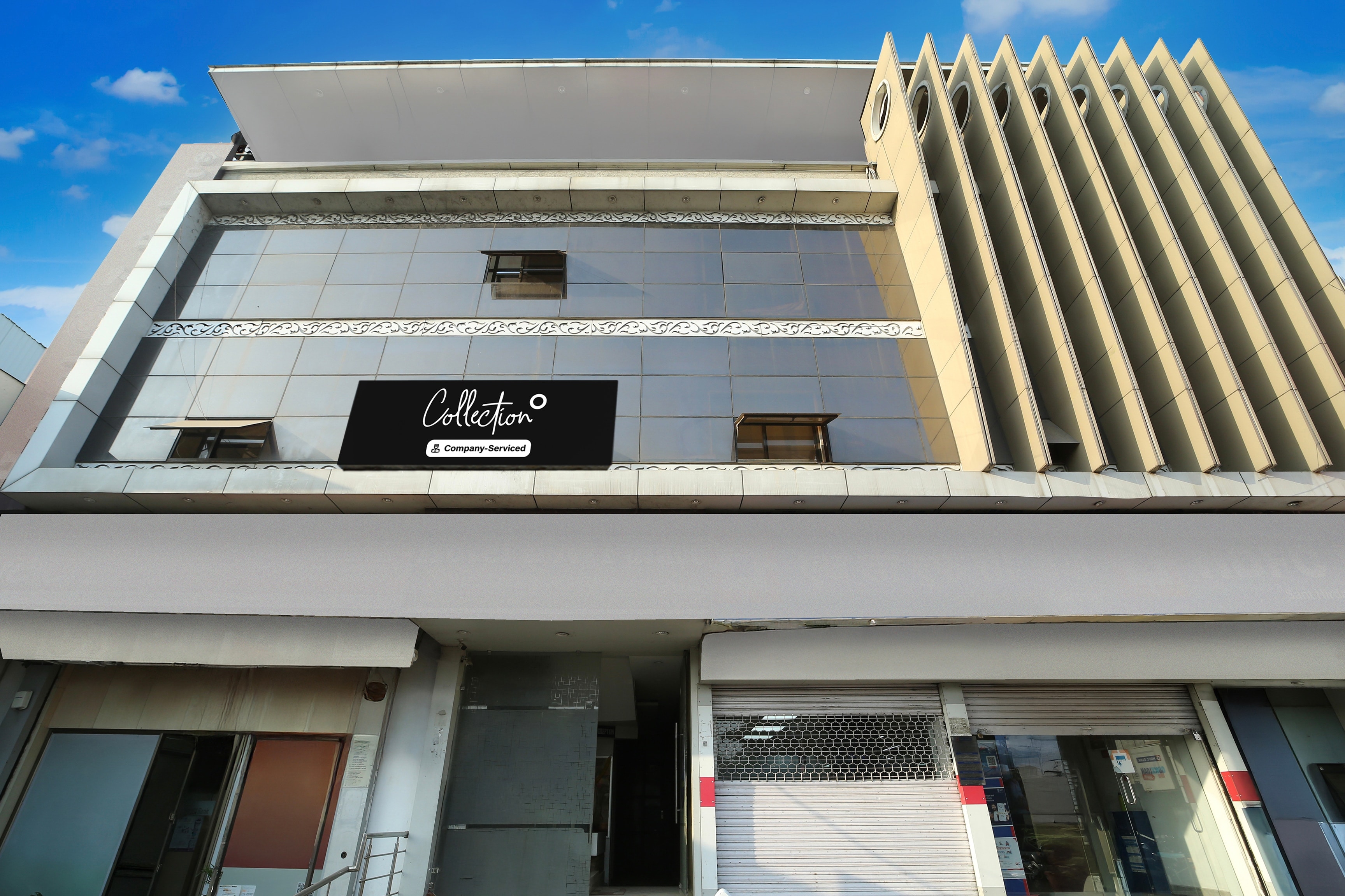 Super Collection O Bairagarh Railway Station Formerly Hotel OM Palace - Tap to explore photos