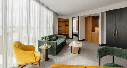Crowne Plaza ADELAIDE MAWSON LAKES Room Type - 1 Bedroom Suite Sofa Bed
