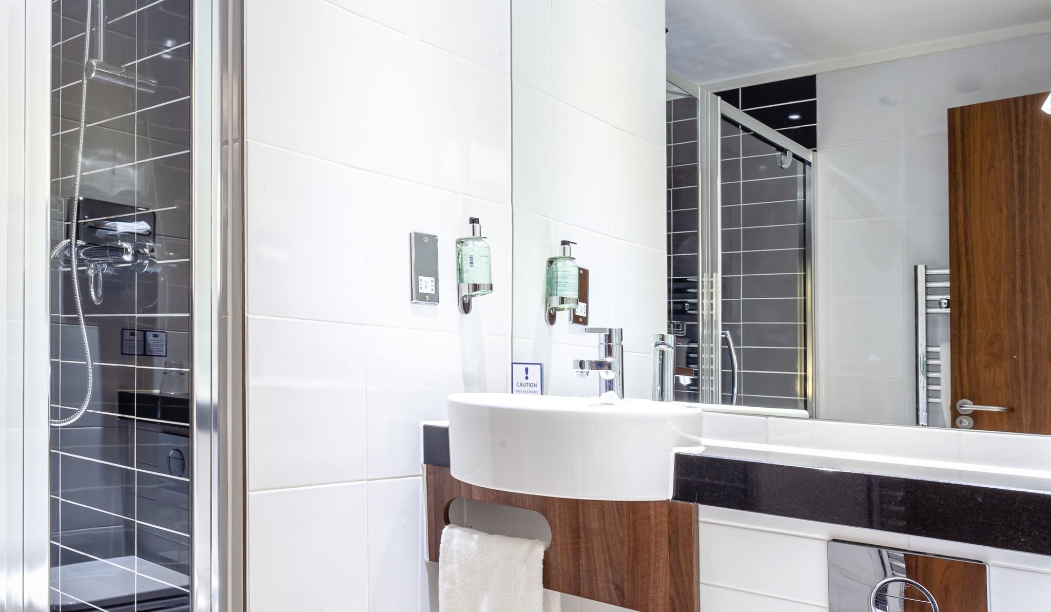 Holiday Inn Express Edinburgh Airport - Tap to explore photos