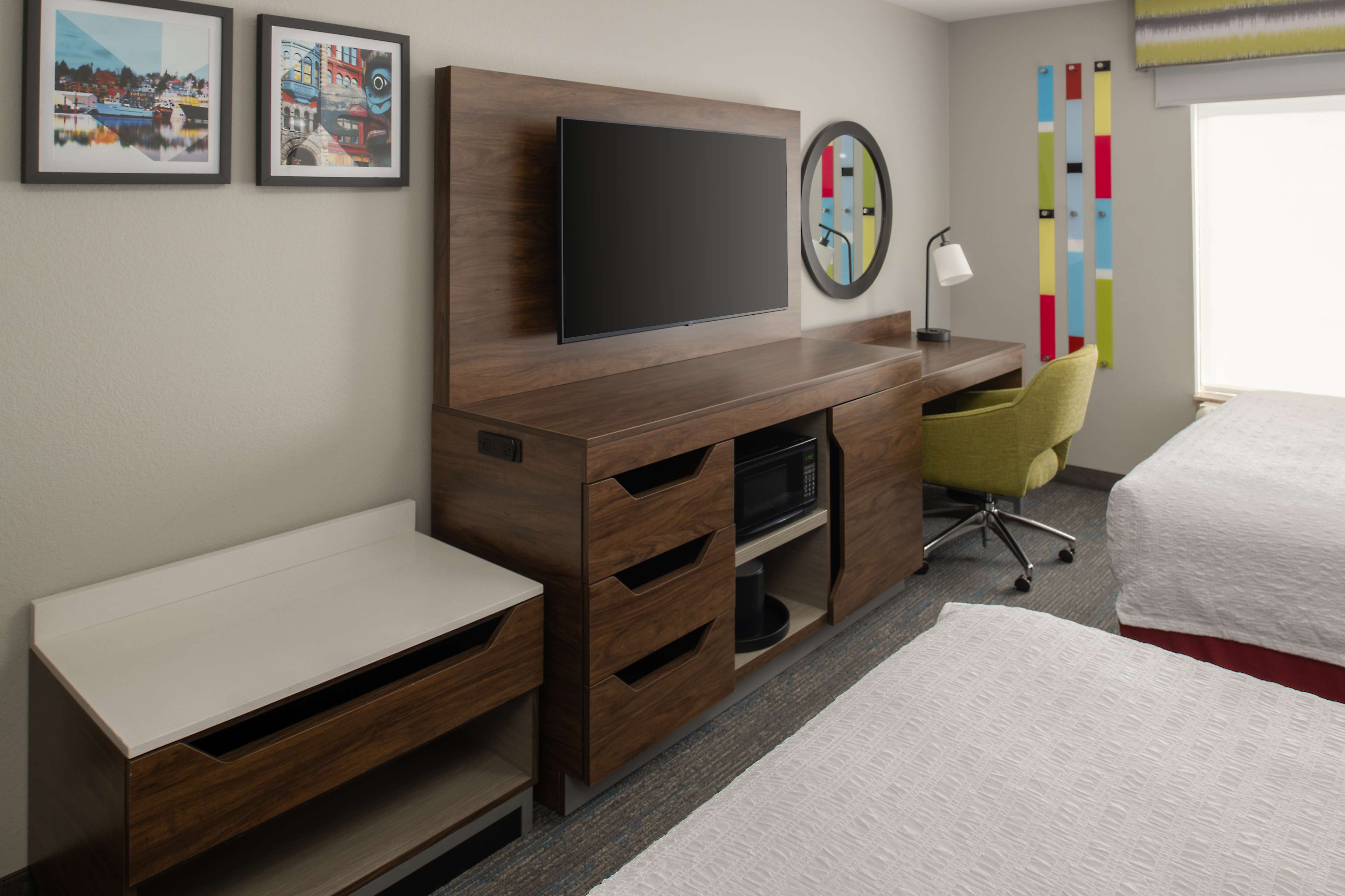 Hampton Inn & Suites by Hilton Seattle-Airport/28th Ave - Tap to explore photos